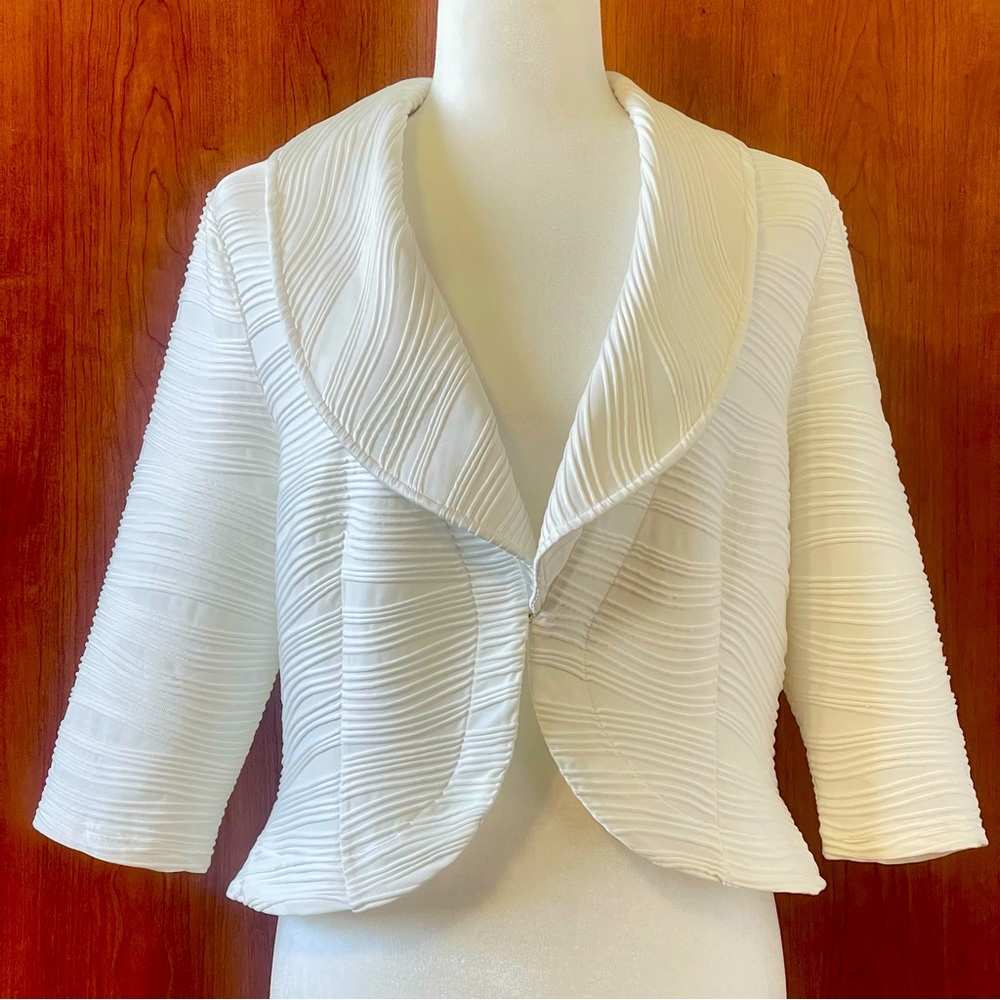 Elegant White Textured Women's Top